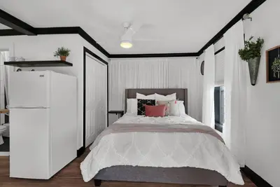 Image de Cute little cottage located 2 blocks from the heart of Downtown Pensacola.