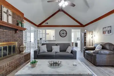 Image de 4-Bedroom, 2-Bath Home with All Amenities\n\n\n\n