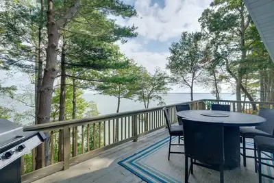 Image de Sunrise Views: Waterfront Lusby Home w/ Deck!