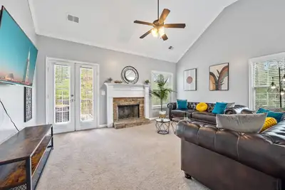 Image de 4 Bedroom Covington Haven with Private Yard, Porch, Fireplace & King bed