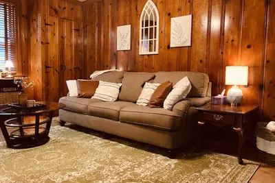 Image de “Owl Be Back” Cottage King Bed Steps to Lee