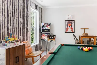 Image de 3 minutes to Pisgah Forest Entrance! - Game room - Fire pit