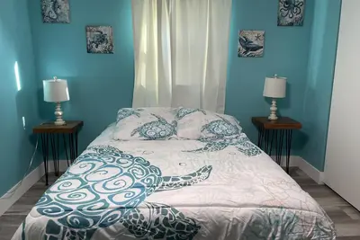 Image de Close to our beautiful beaches in a cozy safe little neighborhood.