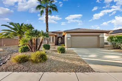 Image de Beautiful Home In Sun City Grand With Private Pool & Fenced Yard! Rare Find!