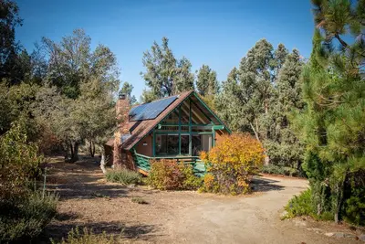 Image de Work-From-Home cabin with modern amenities, design, walkability and charm
