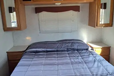 Image de 03 Dutchmen Classic that sleeps 1- 6 people comfortably for the perfect weekend