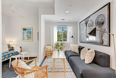 Image de ArTease Wynwood Collection: Sleeps 16 & Free Parking