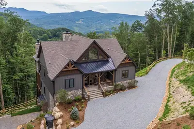 Image de Livin' Lodge at Eagles Nest - Hot tub, Views, Pool table, Pet Friendly!