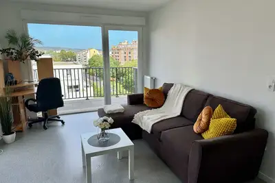 Image de Cozy Modern 1br w\/ Balcony - 30 mins from Paris!