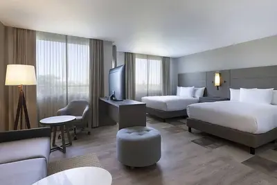 Image de Short Distance From The Well Known Sites! 3 Spacious Units, Free Parking, Pool