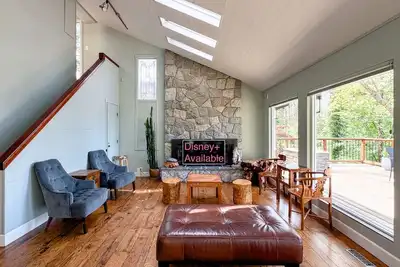 Image de Forest A/C Retreat: Luxury, Quiet, and Cozy