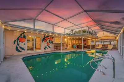 Image de 🍊Saltwater Heated Pool, Massage Chair, 12 Mins from Anna Maria, Sleeps 12