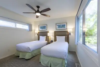 Image de Your Beach Getaway! Swimming Pool, Free Parking, Full Kitchen!