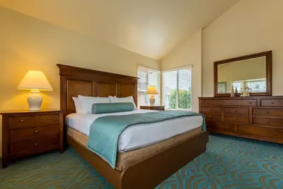 Image de Ensuring a Very Comfortable with a 2 Bedroom Condo! Kitchen, Free Parking!