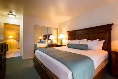 Image de Prime Location! Fully Equipped Kitchen, Parking Onsite!