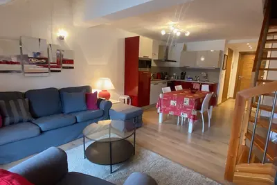 Superbe duplex face aux pistes, sud, 8 pers, 3 ch, balcon, parking, proche commerces