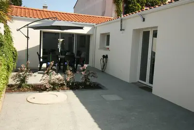 Image de Maison rénovée 2 ch, terrasse, proche plage et centre, parking, équipements complets, animaux ok