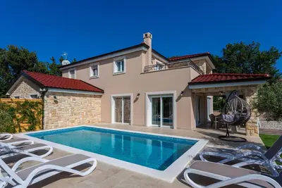 Image de Belle maison à Pinezici avec cuisine