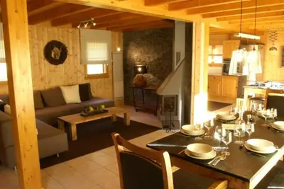 Image de Chalet de luxe 9 pers. avec cheminée, proche télécabines, Wi-Fi, équipements complets et terrasse