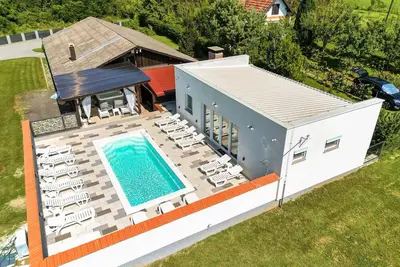 Image de Superbe maison Ă Kapela avec cuisine