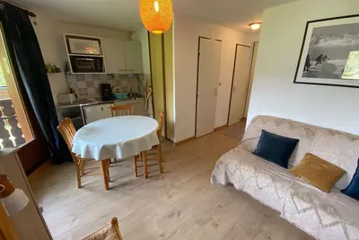 Image de Studio au calme avec balcon, parking couvert et kitchenette équipée!