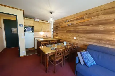 Image de Appartement chaleureux près des pistes avec parking couvert et casier à skis inclus