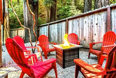 Image de Starry Nights: 5-Star! Fun Family Home! Walk to River! GmRm/Pup/WiFi/Yard!