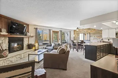Welcoming and Modern Mountain Condo in Silverthorne!