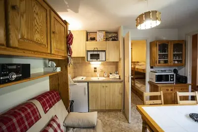 Image de 1er étage, balcon, parking, télévision, casier à ski, 26m², Châtel