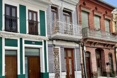 Image de Artisan Haven: Cabanyal Oasis