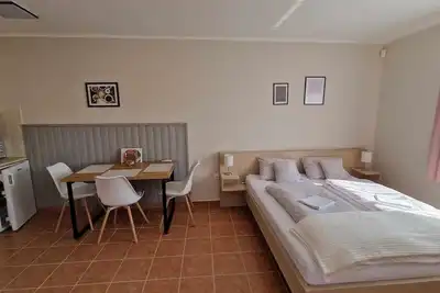 Image de Csendes kis Földszinti Apartman, Pároknak - Termálfürdő 3 Perc Autóval