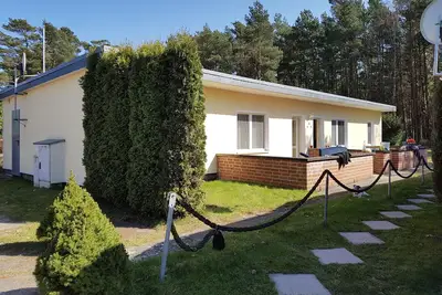 Image de Gemütlicher Bungalow in Direkter Küstenwaldlage - 5 min zum Weißen Ostseestrand