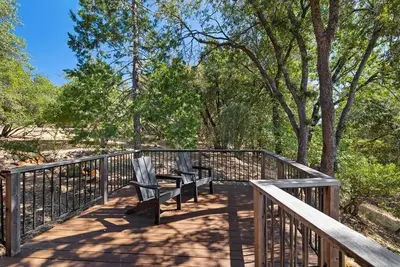 Image de New! Custom Built Architectural Gem Mountain House