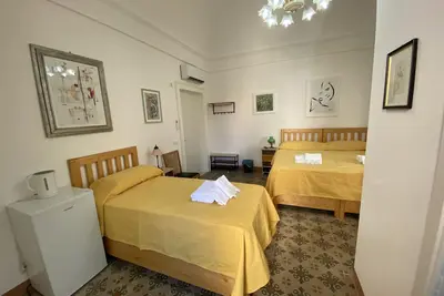 Image de Promotion \"Touristhouse Monopoli 10\" Room1 Triple With En Suite Bathroom