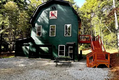 Image de Dog Friendly Upscale Cottage with Treehouse Vibe Close to Town and Outdoor Fun