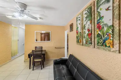 Image de Yours for the asking- Cozy, Caribbean, condo by RedAwning
