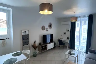 Image de Studio dans villa idéalement situé proche mer, tram, aéroport