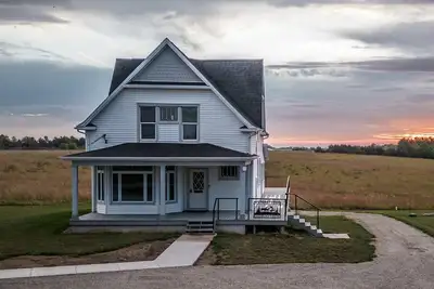 Image de Indigo View a spacious country home on a paved road w\/ game room & deck.