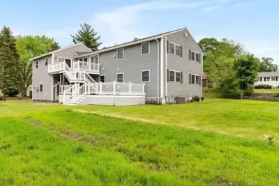 Image de 3 bedroom/1 bathroom. 1700sqft. huge fenced in yard. 85inch tv