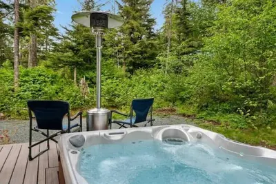 Image de Cozy 2br Apt, Hot tub, King bed, secluded, and freshly remodeled! \n