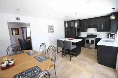 Image de Near Airport, Family\/Business, Fast Wifi, Shopping!