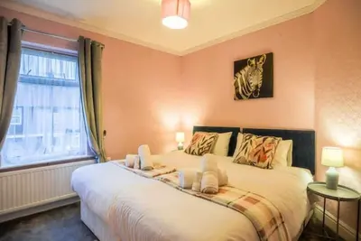 Image de 3br 6beds Garden Free parking Wi-Fi near city cntr\n