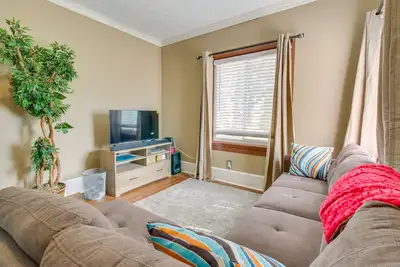 Image de Sunny + Spacious Dayton Condo ~ 1 Mi to Downtown!