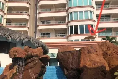 Exclusive condominium 3 bedrooms, ocean front. \n