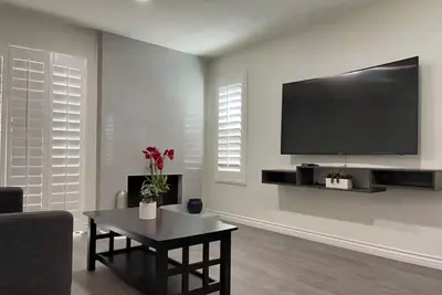 Image de Monthly Discounts Avail · Your Home Away from Home\n