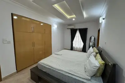 At&D (1. 5) \n Ensuite 2bed Apartment (Lekki 1, Lgs)