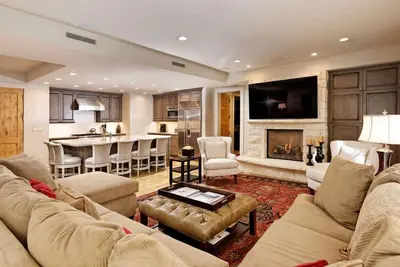 Image de Obermeyer Place Unit 102 Park | Expansive Luxury Condo Walking Distance to Gondola & Restaurants