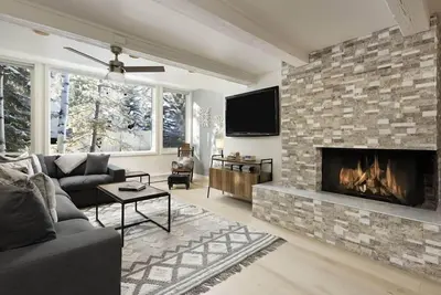 Image de Chateau Snow Unit 202 | Renovated Condo with Great Natural Light, Excellent Location