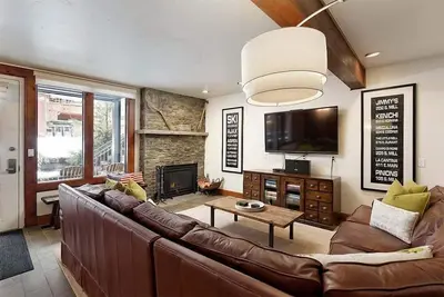 Image de Fifth Avenue Unit 8 | Condo with Extra Murphy Bed + Access to Pool & Hot Tub