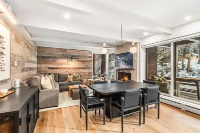Image de Chateau Eau Claire Unit 20 | Newly Renovated 2br/2ba Condo on the Roaring Fork River